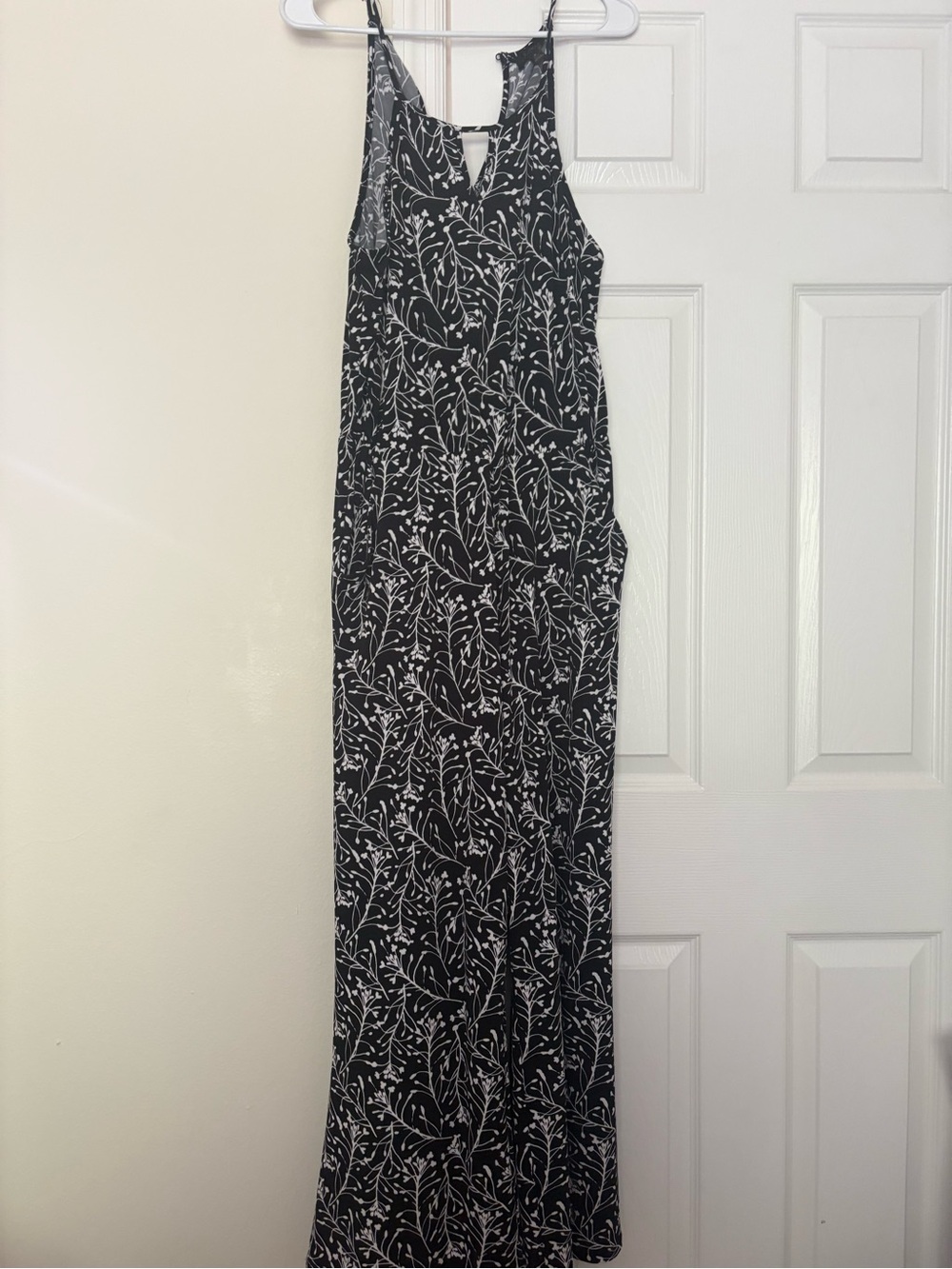 Sleeveless Black & White Leaf Print Jumpsuit